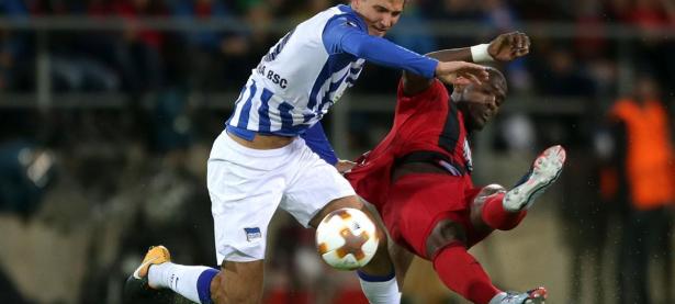 包含萨尔茨堡对柏林赫塔展开激烈角逐的词条