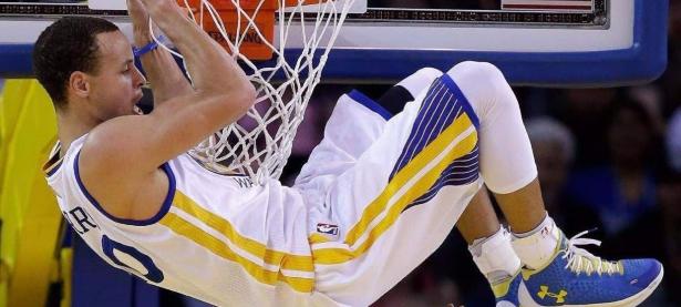 网球赛场焦点！西班牙队对阵巴西队，意外判罚引发热议，比赛氛围紧张