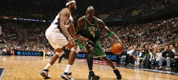 Doinb在热火比赛中惊险取胜，出色防守引发热议！