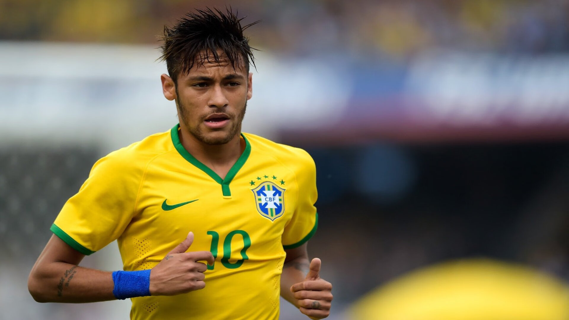 欧文赛后谦逊发言登热搜，武汉三镇险胜曼联引发热议